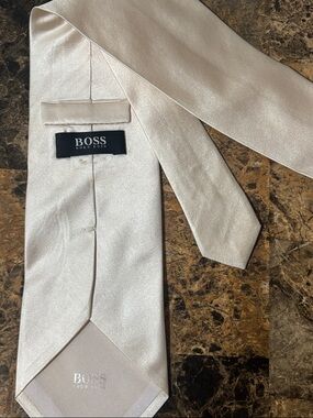 BOSS Men's Satin Tie in Pearl Ivory